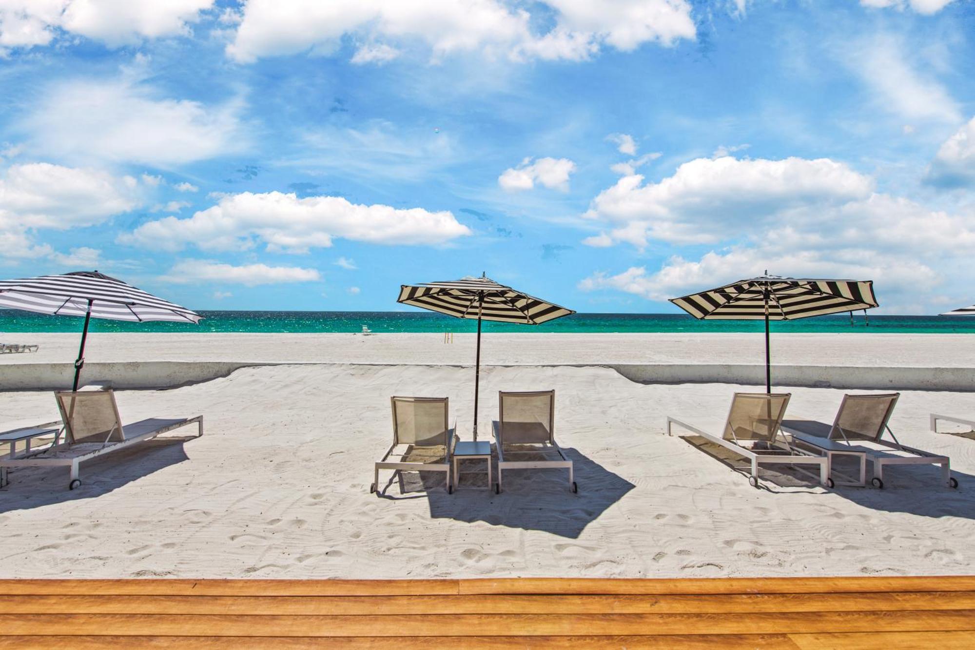 בראדנטון ביץ' Seabreeze At Anna Maria Island Inn מראה חיצוני תמונה